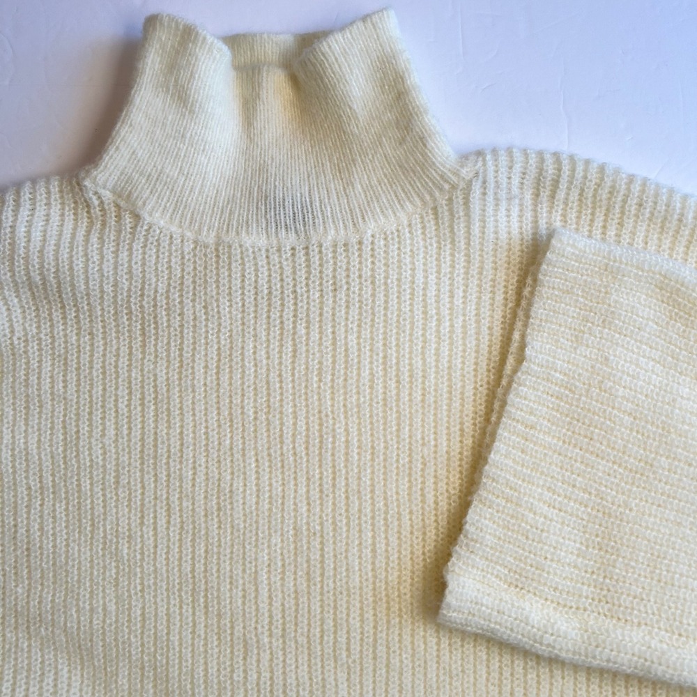 Better Unsaid Cream Mock Neck Bell Sleeve Cropped‎ Sweater NWT Women Medium